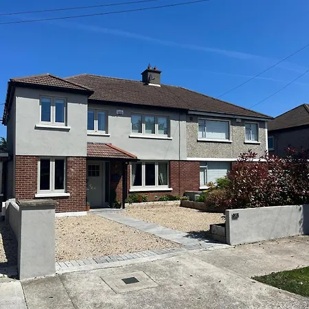 Luxury 4 Bedroom Home, South Dublin Holiday home