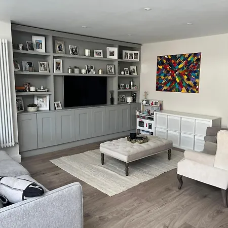 Luxury 4 Bedroom Home, South Dublin Holiday home *